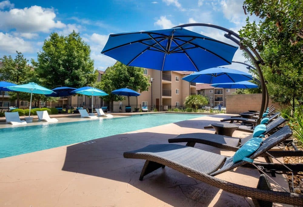 madera-apartments-near-utsa-resort-style-pool-sundeck